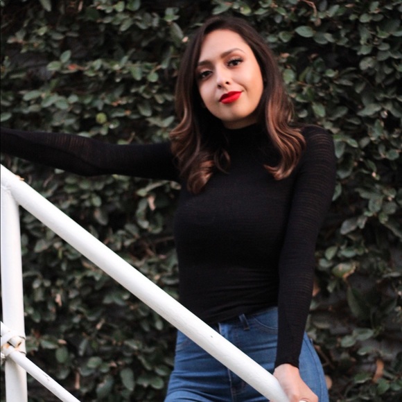 Meet your Posher, Leah - Picture 2 of 3